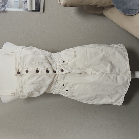 Levi's Iconic Button-Up Dress - Picture 6 of 12